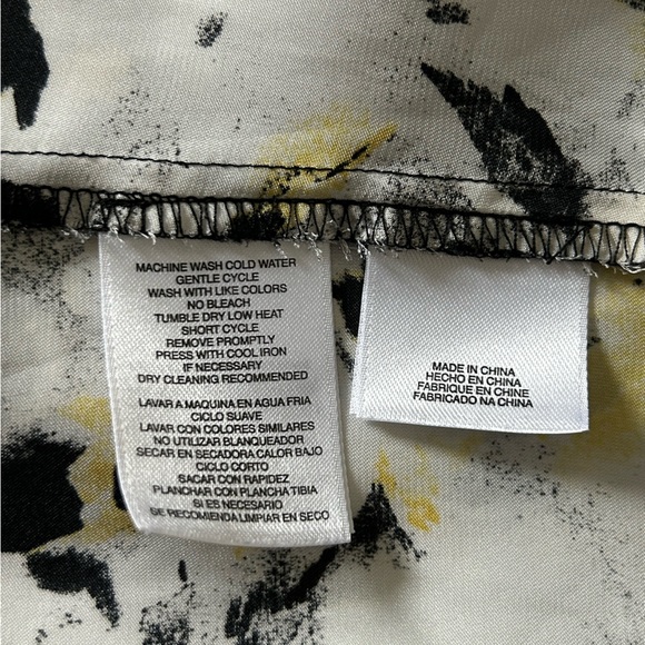 Available- Kasper Floral Lightweight Sleeveless Blouse - Picture 6 of 7